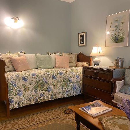 Montrose Inn Belleville Dış mekan fotoğraf